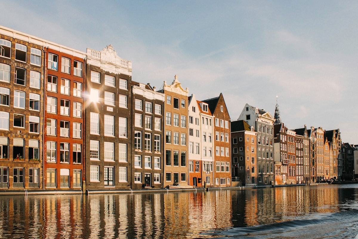 Waardevast Nederlands vastgoed langs de gracht